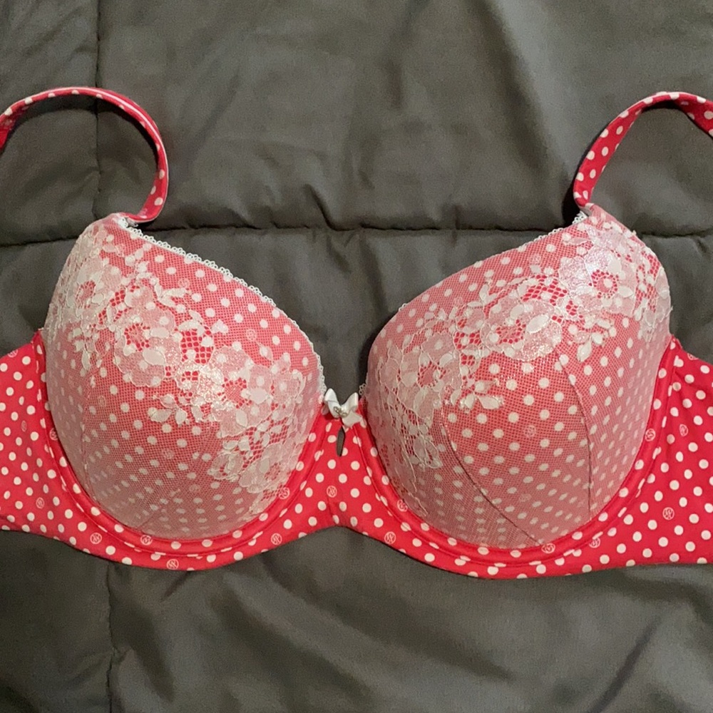 Victoria’s Secret body by Victoria 38D lined demi